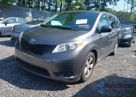 2017 Toyota Sienna L 7 Passenger z USA, uszkodzony, nr VIN 5TDZZ3DC7HS881985